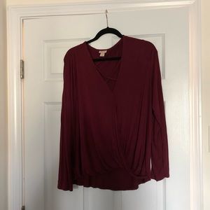 NWOT Mossimo burgundy V-neck shirt with criss-cross details size XL